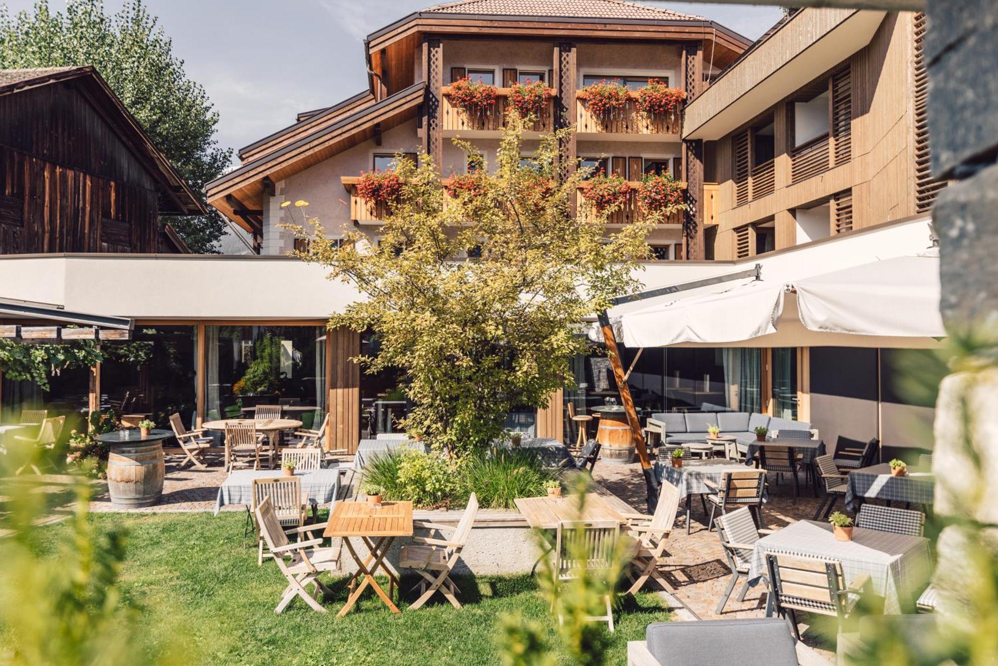 Hotel Restaurant Langgenhof Brunico Ngoại thất bức ảnh